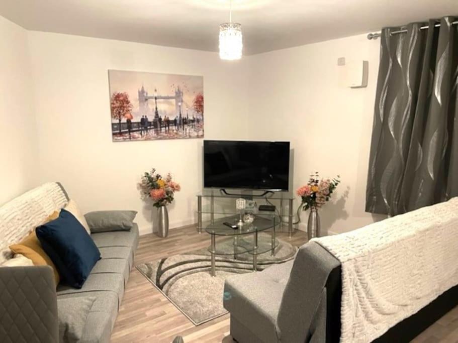 Supreme - 1 Bedroom Apart Sleeps 4 Short/Long Stay Gillingham  Extérieur photo