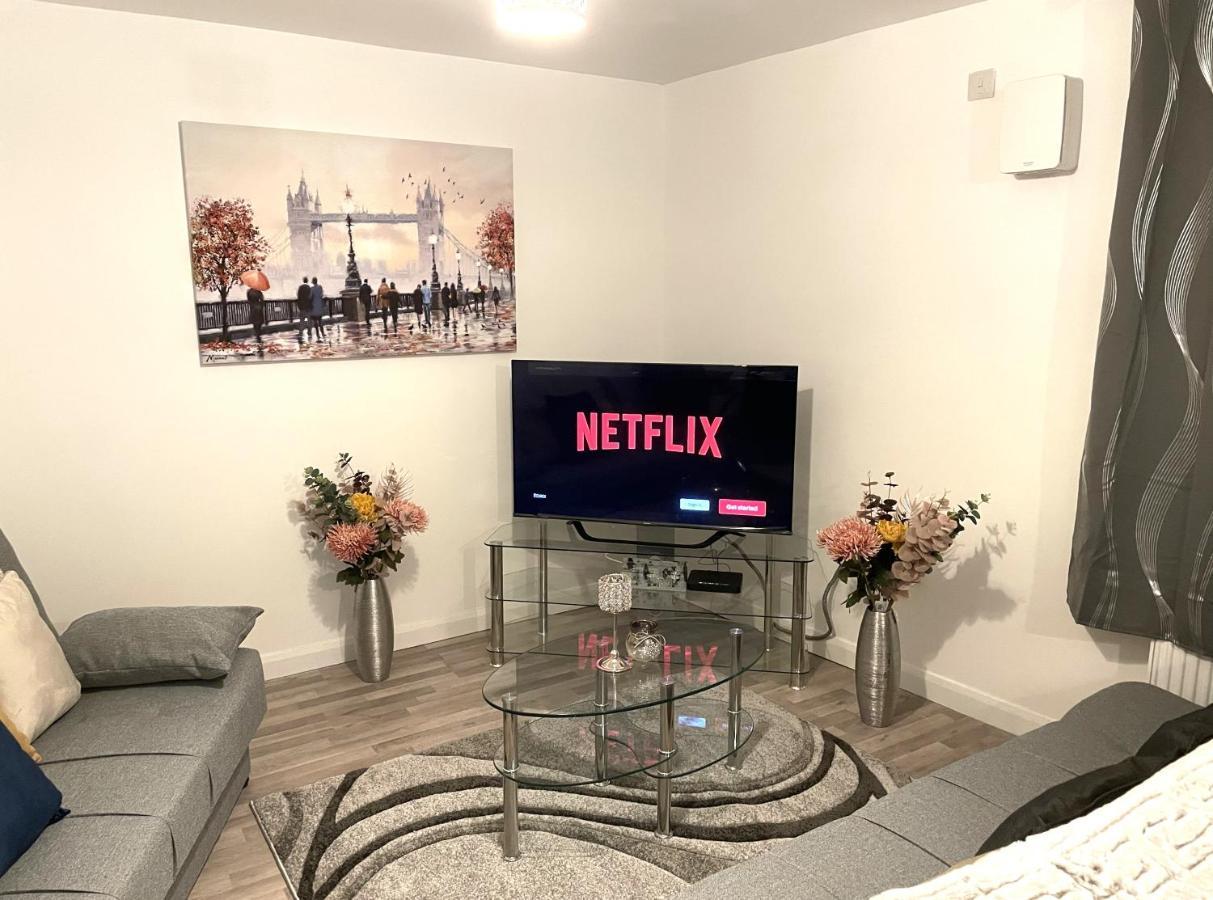 Supreme - 1 Bedroom Apart Sleeps 4 Short/Long Stay Gillingham  Extérieur photo