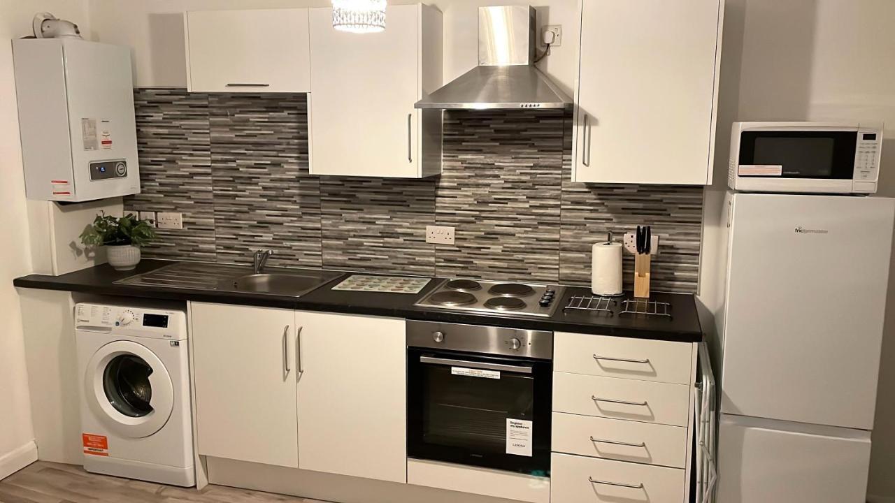 Supreme - 1 Bedroom Apart Sleeps 4 Short/Long Stay Gillingham  Extérieur photo