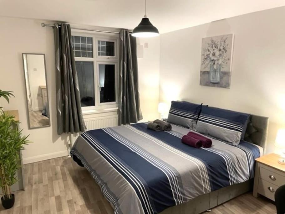 Supreme - 1 Bedroom Apart Sleeps 4 Short/Long Stay Gillingham  Extérieur photo