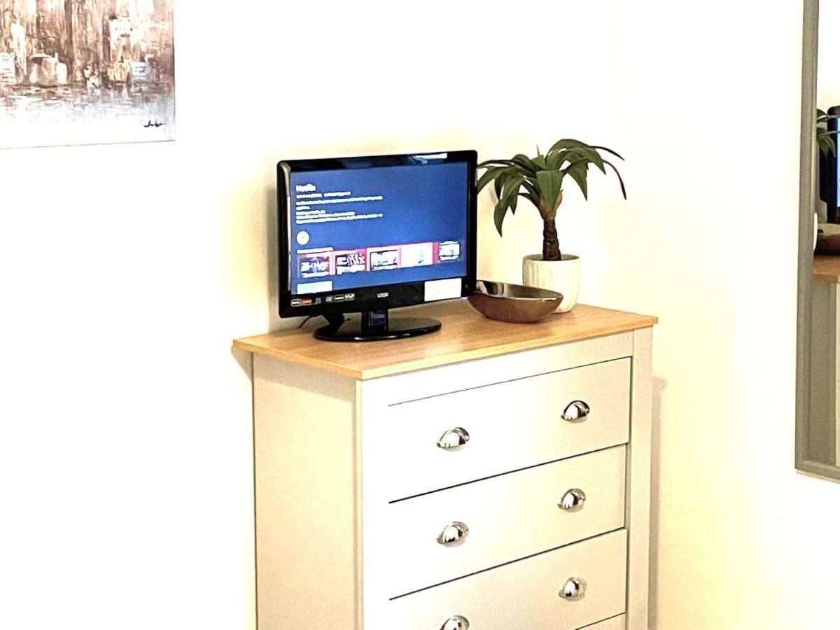 Supreme - 1 Bedroom Apart Sleeps 4 Short/Long Stay Gillingham  Extérieur photo