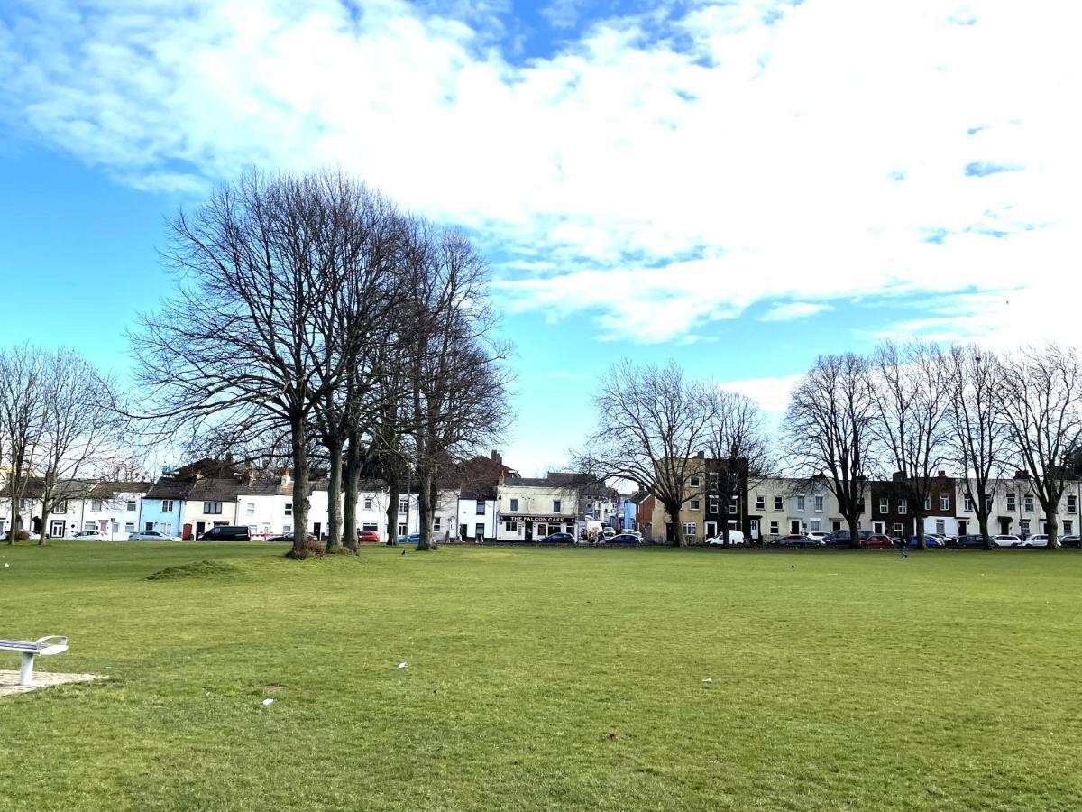 Supreme - 1 Bedroom Apart Sleeps 4 Short/Long Stay Gillingham  Extérieur photo